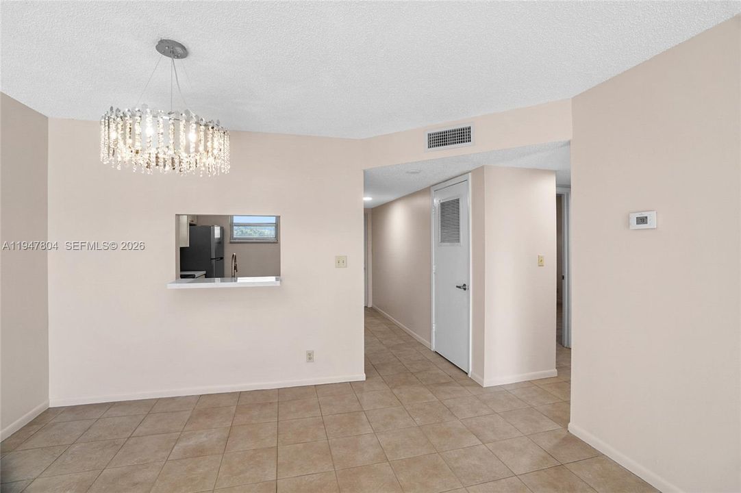 For Sale: $179,000 (2 beds, 2 baths, 990 Square Feet)