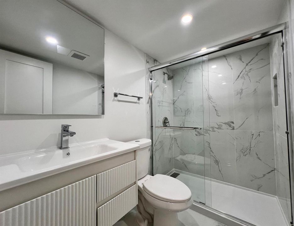 Updated Full Bath