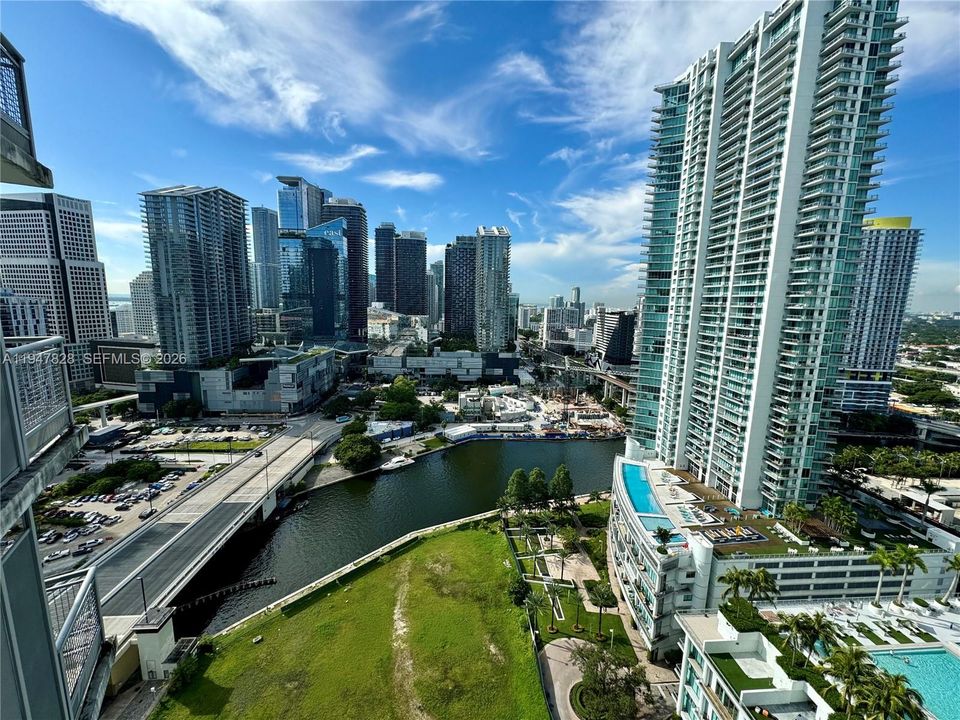 For Sale: $379,900 (1 beds, 1 baths, 704 Square Feet)