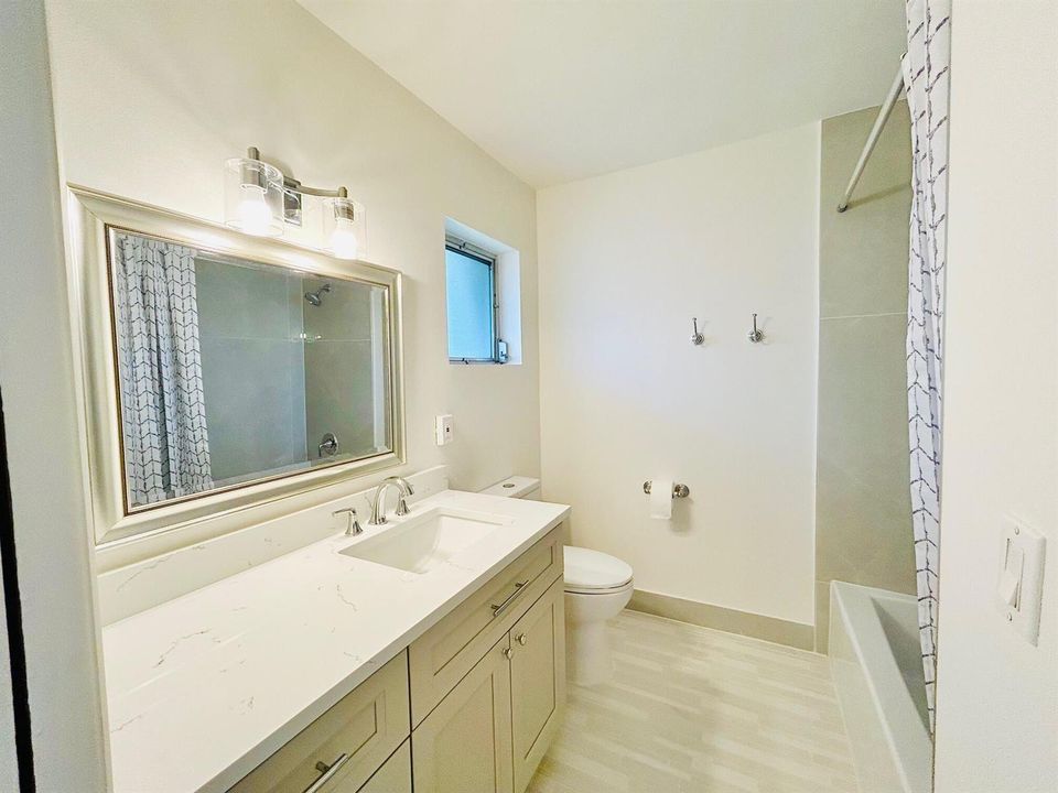 OVERSIZED VANITY