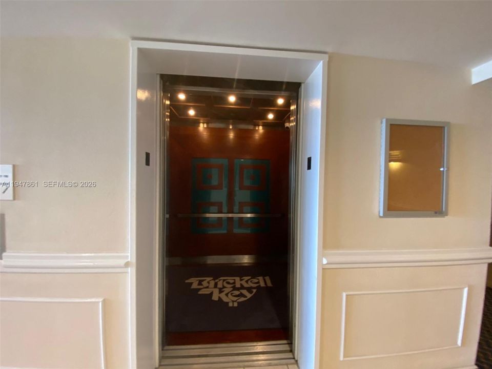 En Venta: $349,000 (1 camas, 1 baños, 700 Pies cuadrados)