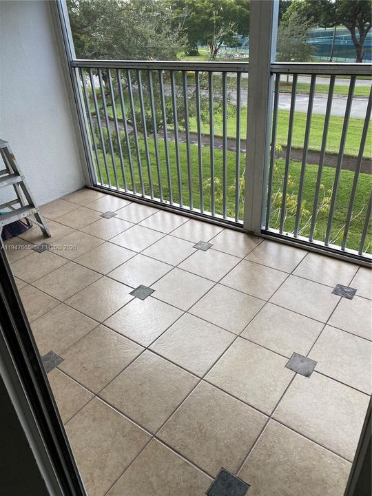 For Sale: $119,900 (1 beds, 1 baths, 1045 Square Feet)