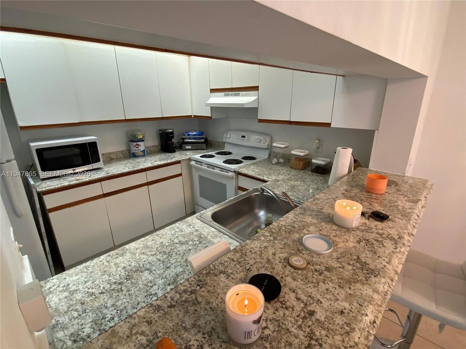 For Sale: $119,900 (1 beds, 1 baths, 1045 Square Feet)