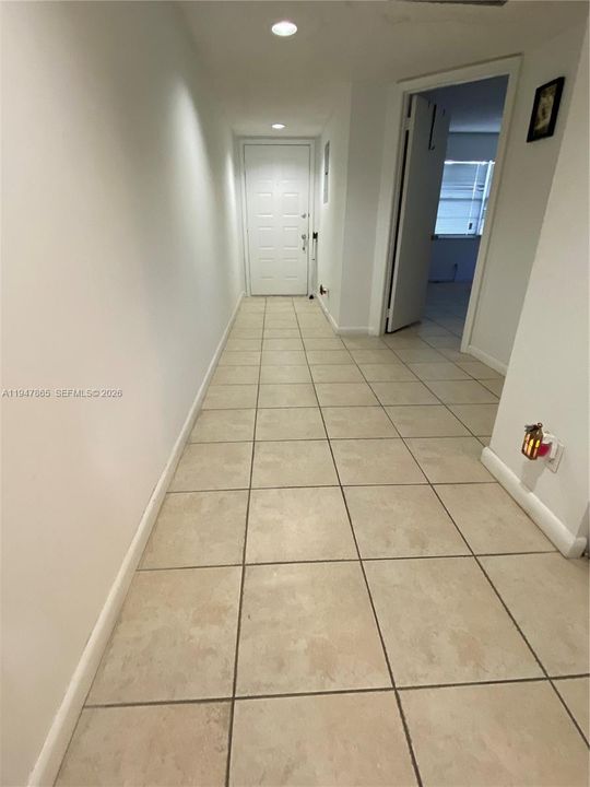 For Sale: $119,900 (1 beds, 1 baths, 1045 Square Feet)
