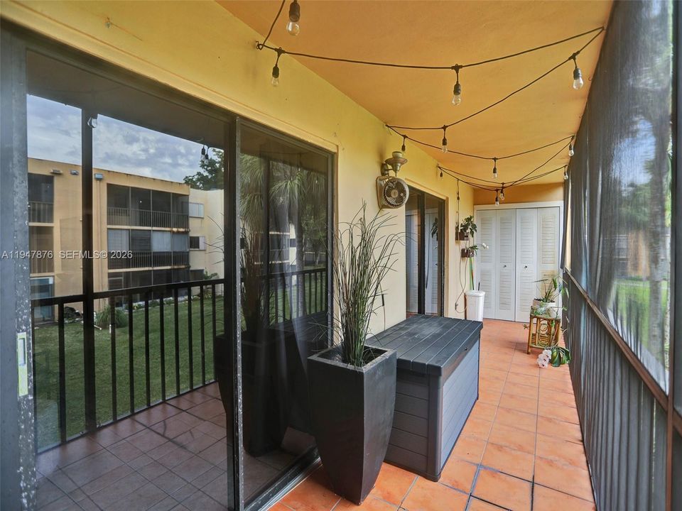 For Sale: $270,000 (2 beds, 2 baths, 985 Square Feet)