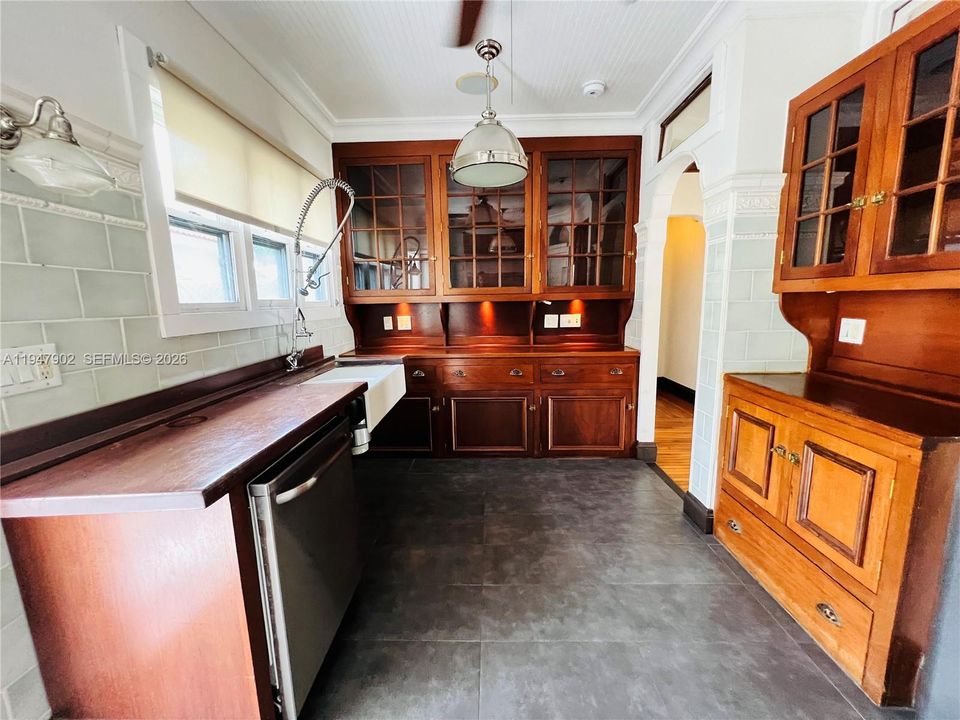 Recientemente alquilado: $4,600 (2 camas, 2 baños, 1400 Pies cuadrados)