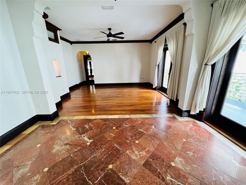 Recientemente alquilado: $4,600 (2 camas, 2 baños, 1400 Pies cuadrados)