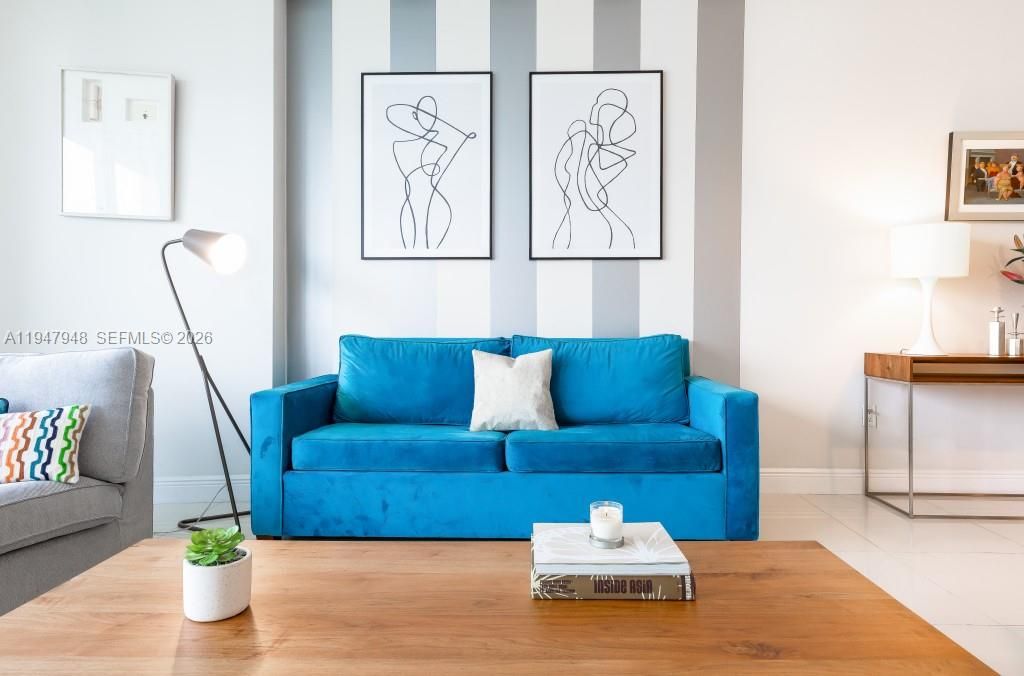 For Sale: $610,000 (1 beds, 1 baths, 842 Square Feet)