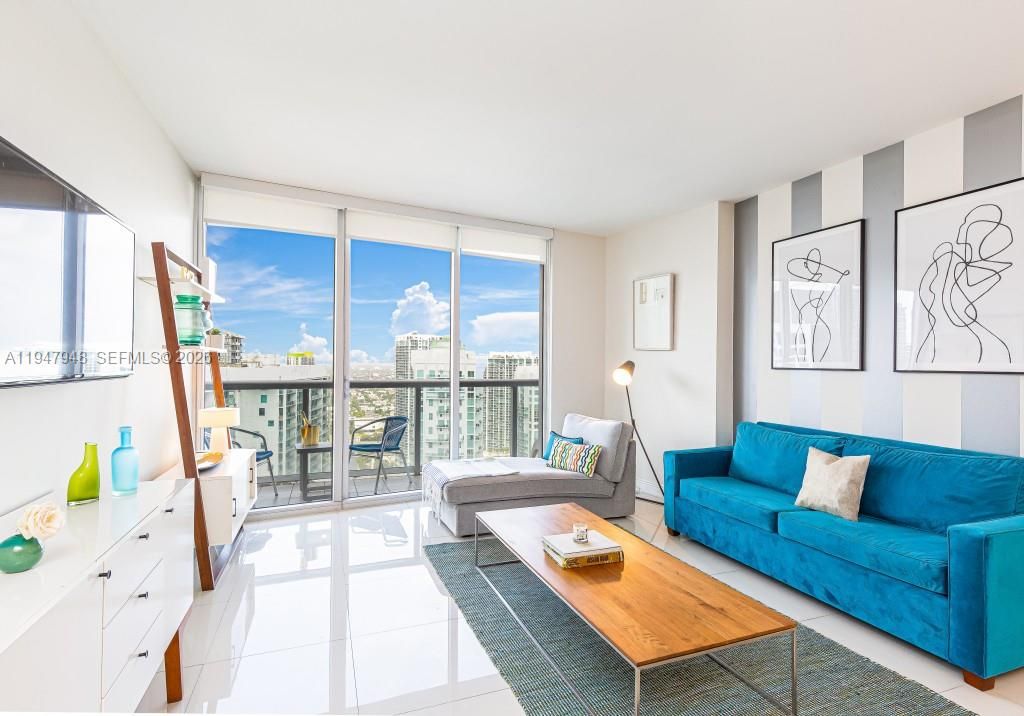 For Sale: $610,000 (1 beds, 1 baths, 842 Square Feet)
