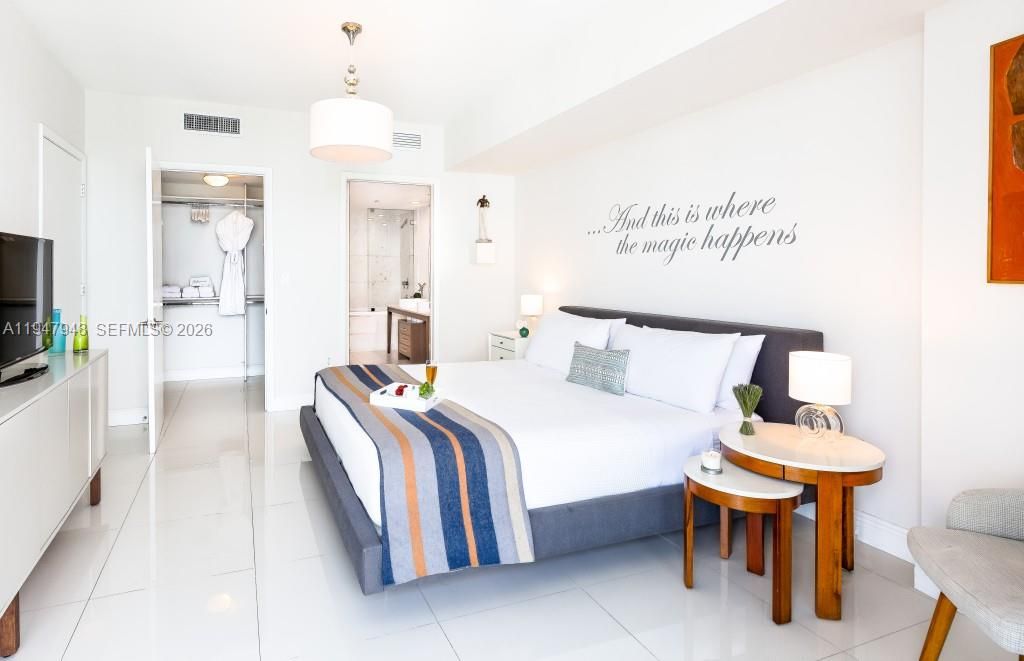 For Sale: $610,000 (1 beds, 1 baths, 842 Square Feet)
