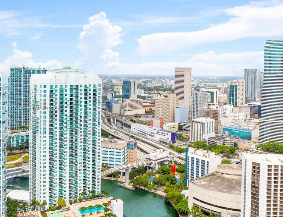 For Sale: $610,000 (1 beds, 1 baths, 842 Square Feet)
