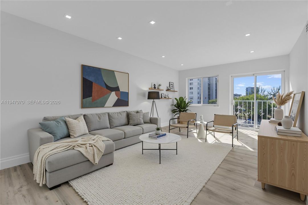 For Sale: $285,000 (1 beds, 1 baths, 609 Square Feet)