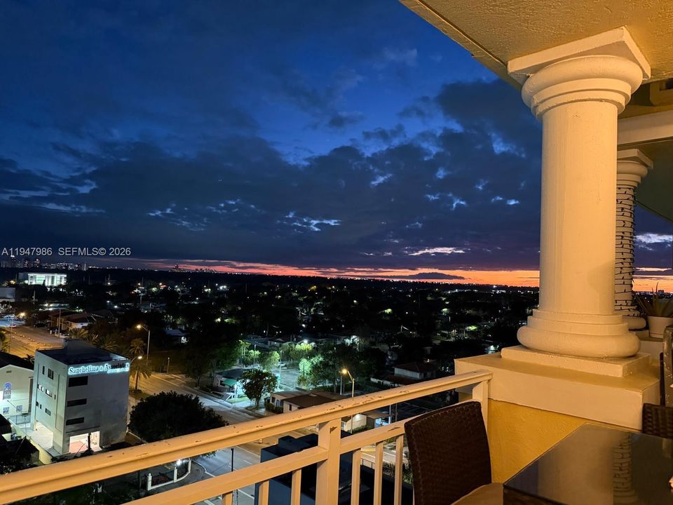 For Sale: $449,000 (2 beds, 2 baths, 920 Square Feet)