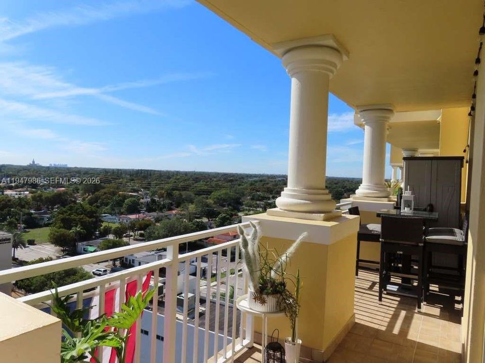 For Sale: $449,000 (2 beds, 2 baths, 920 Square Feet)