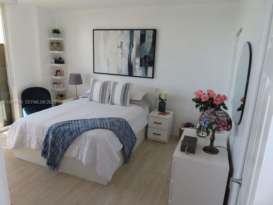 For Sale: $449,000 (2 beds, 2 baths, 920 Square Feet)