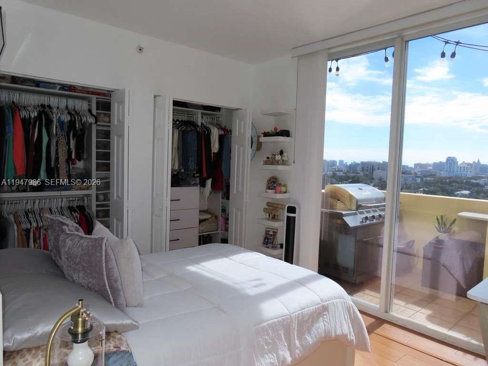 For Sale: $449,000 (2 beds, 2 baths, 920 Square Feet)