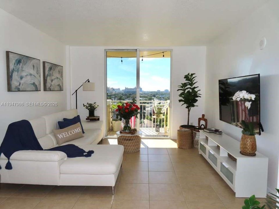 For Sale: $449,000 (2 beds, 2 baths, 920 Square Feet)