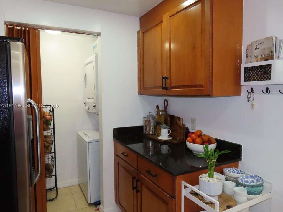 For Sale: $449,000 (2 beds, 2 baths, 920 Square Feet)