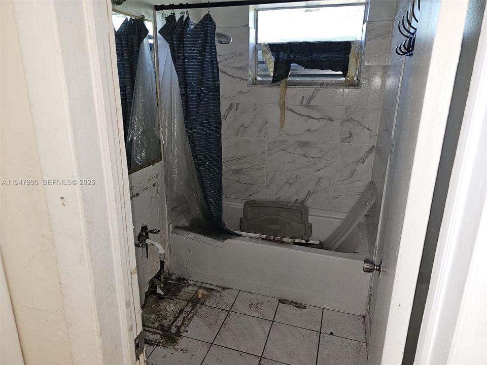 Под контрактом: $236,000 (3 спален, 1 ванн, 867 Квадратных фут)