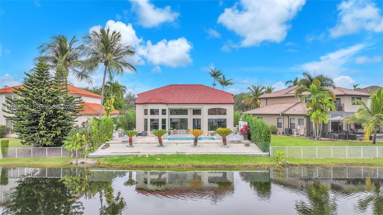 Vendido Recientemente: $1,390,000 (5 camas, 3 baños, 3285 Pies cuadrados)