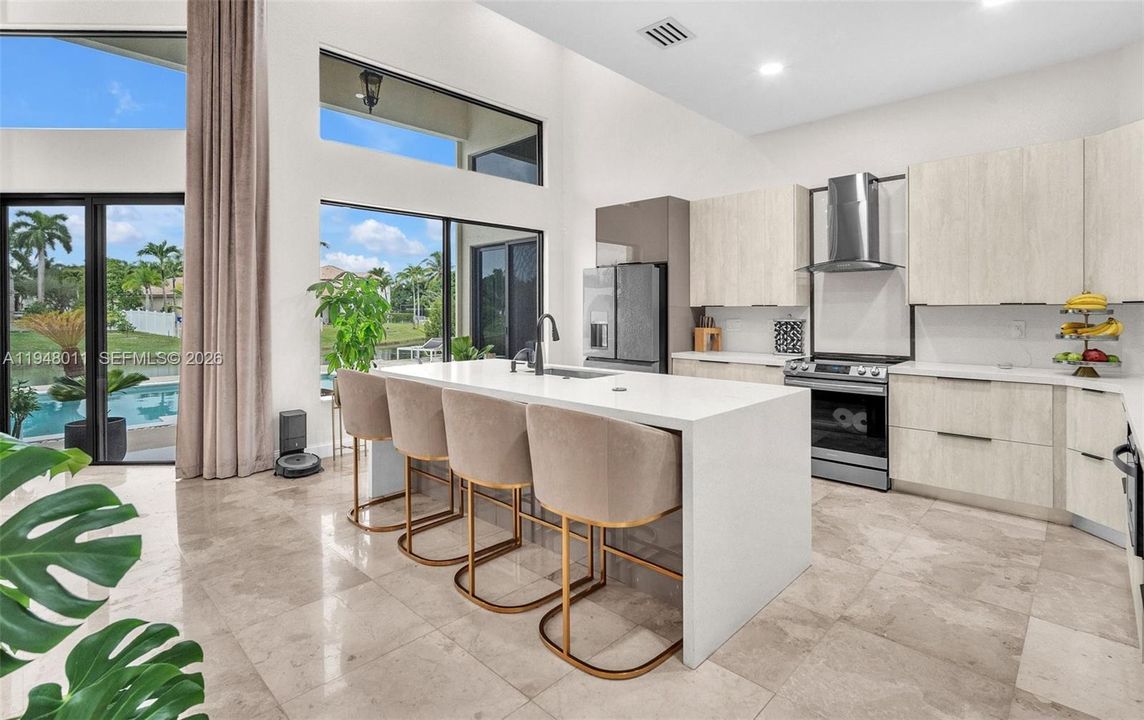 Vendido Recientemente: $1,390,000 (5 camas, 3 baños, 3285 Pies cuadrados)