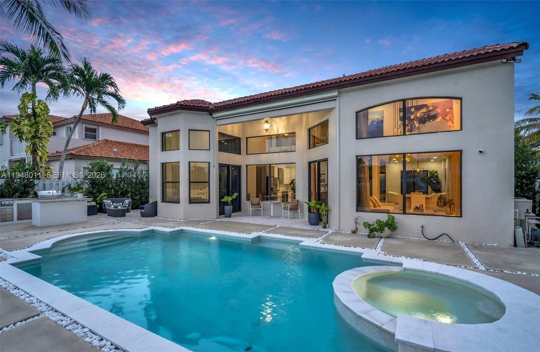 Vendido Recientemente: $1,390,000 (5 camas, 3 baños, 3285 Pies cuadrados)