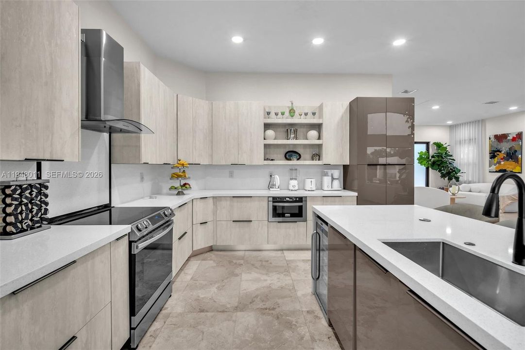 Vendido Recientemente: $1,390,000 (5 camas, 3 baños, 3285 Pies cuadrados)