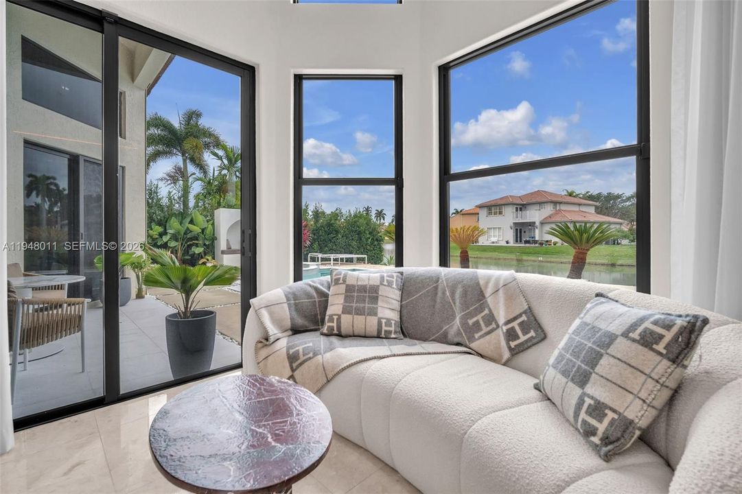Vendido Recientemente: $1,390,000 (5 camas, 3 baños, 3285 Pies cuadrados)