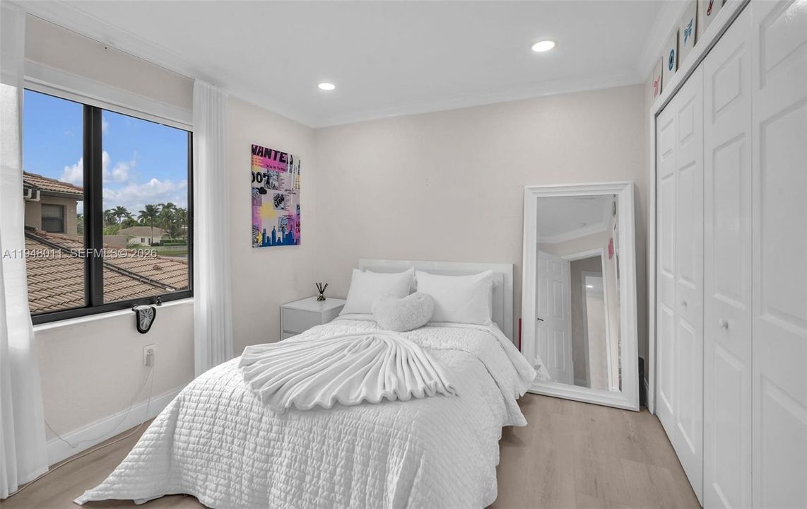Vendido Recientemente: $1,390,000 (5 camas, 3 baños, 3285 Pies cuadrados)
