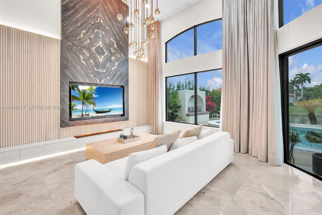 Vendido Recientemente: $1,390,000 (5 camas, 3 baños, 3285 Pies cuadrados)