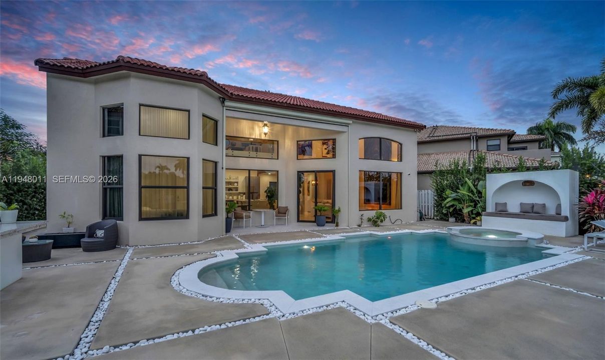 Vendido Recientemente: $1,390,000 (5 camas, 3 baños, 3285 Pies cuadrados)