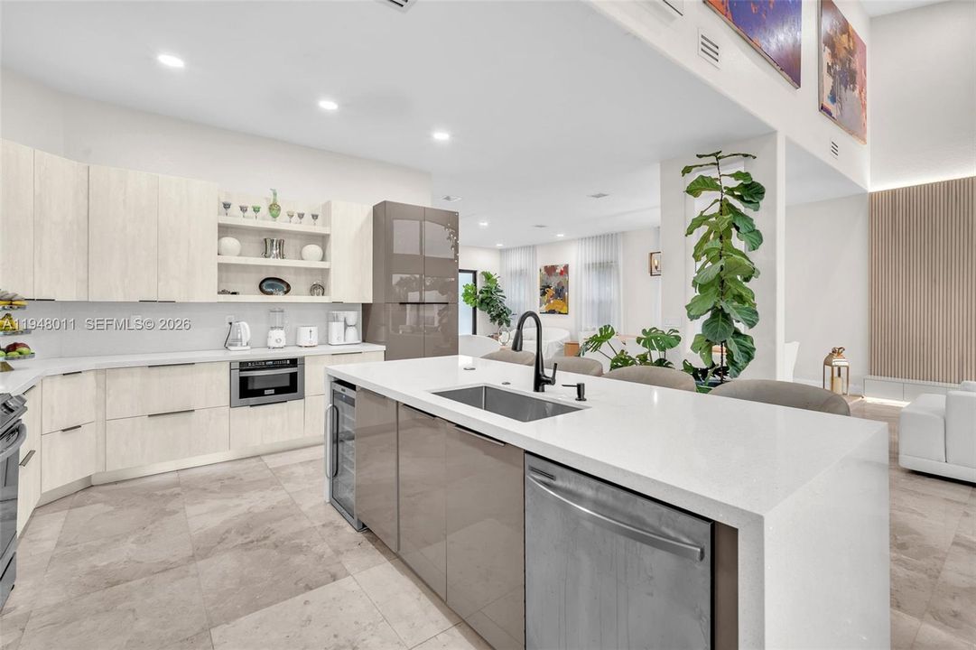 Vendido Recientemente: $1,390,000 (5 camas, 3 baños, 3285 Pies cuadrados)