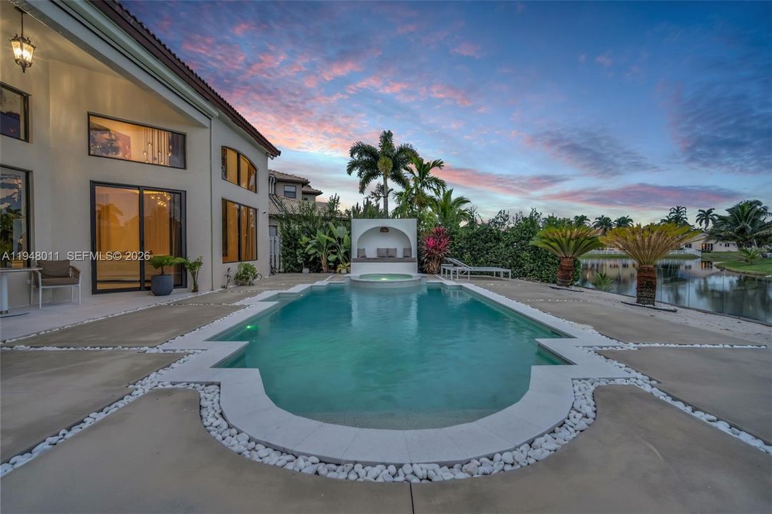 Vendido Recientemente: $1,390,000 (5 camas, 3 baños, 3285 Pies cuadrados)