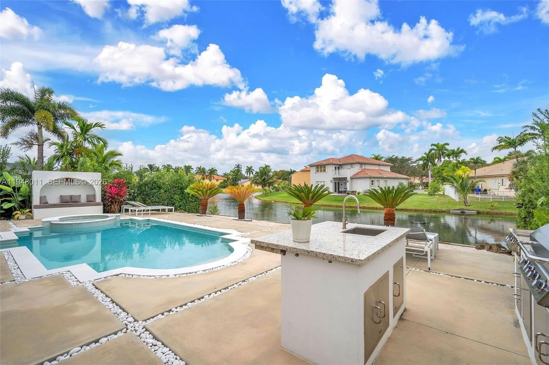 Vendido Recientemente: $1,390,000 (5 camas, 3 baños, 3285 Pies cuadrados)