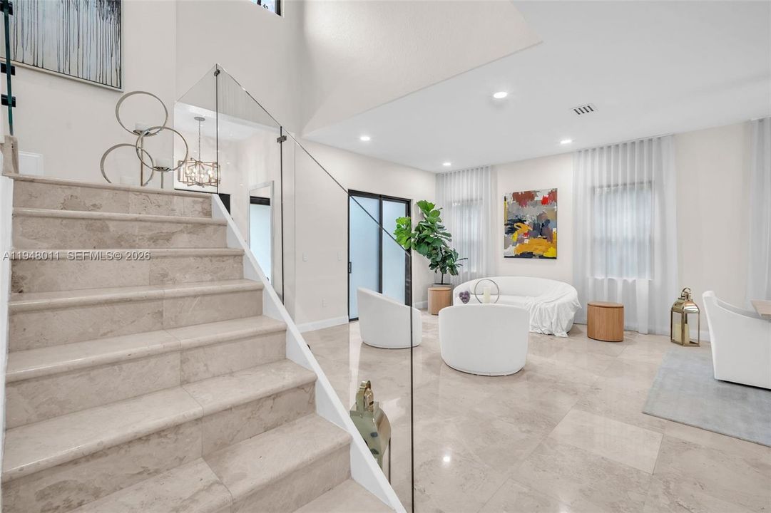 Vendido Recientemente: $1,390,000 (5 camas, 3 baños, 3285 Pies cuadrados)