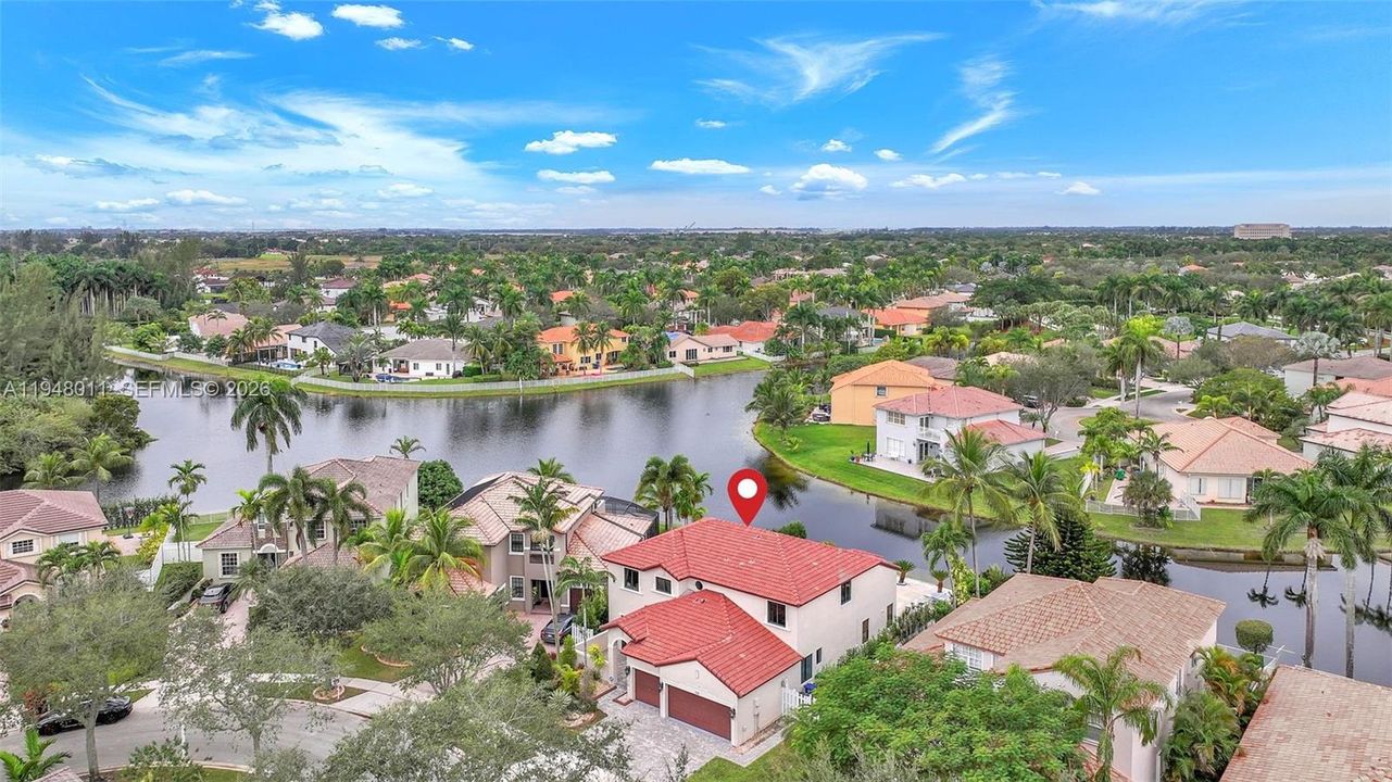 Vendido Recientemente: $1,390,000 (5 camas, 3 baños, 3285 Pies cuadrados)
