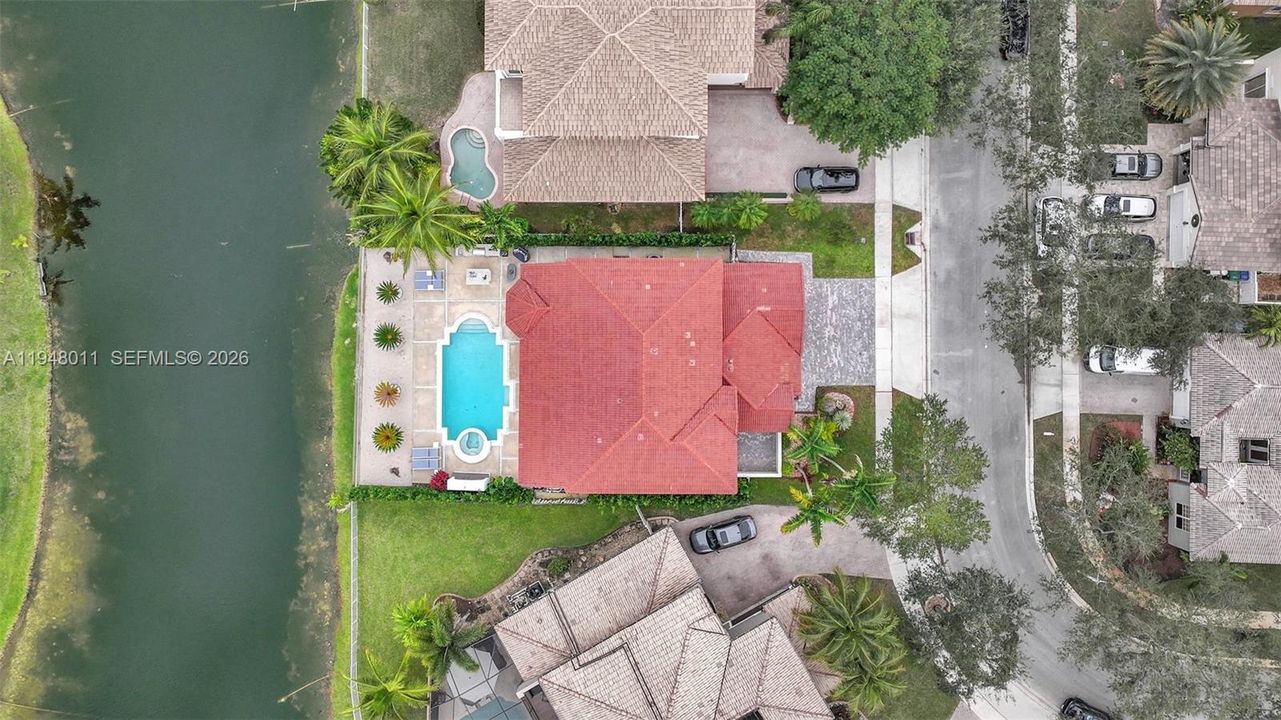 Vendido Recientemente: $1,390,000 (5 camas, 3 baños, 3285 Pies cuadrados)