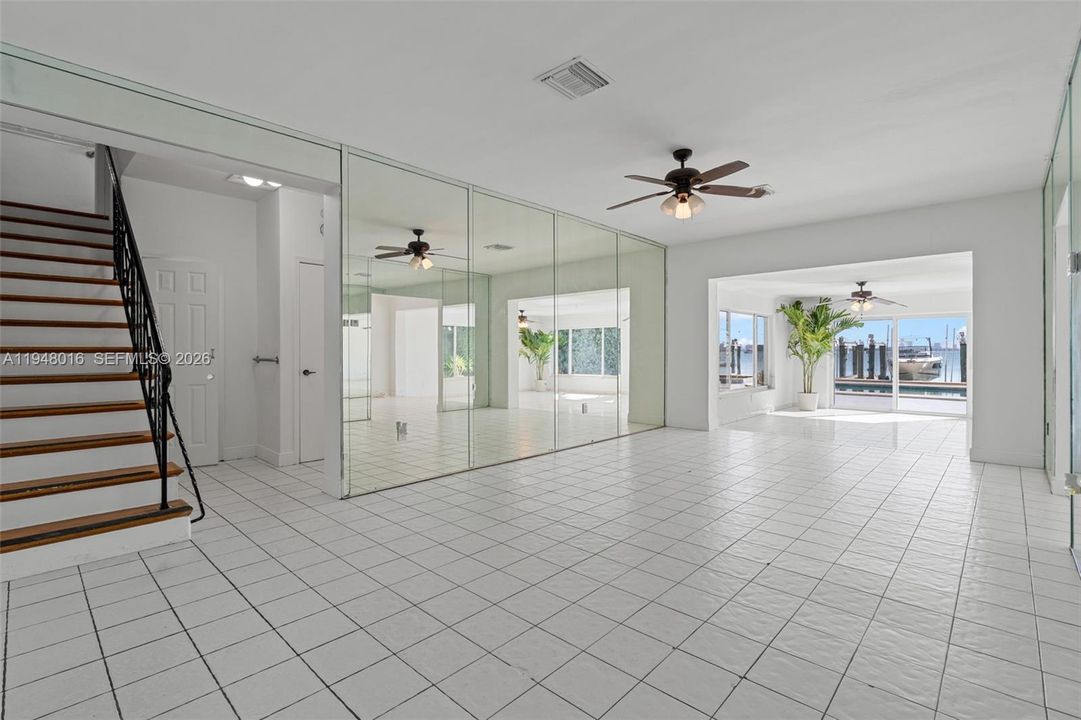 Vendido Recientemente: $6,250,000 (4 camas, 3 baños, 2669 Pies cuadrados)