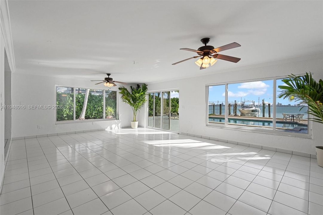 Vendido Recientemente: $6,250,000 (4 camas, 3 baños, 2669 Pies cuadrados)