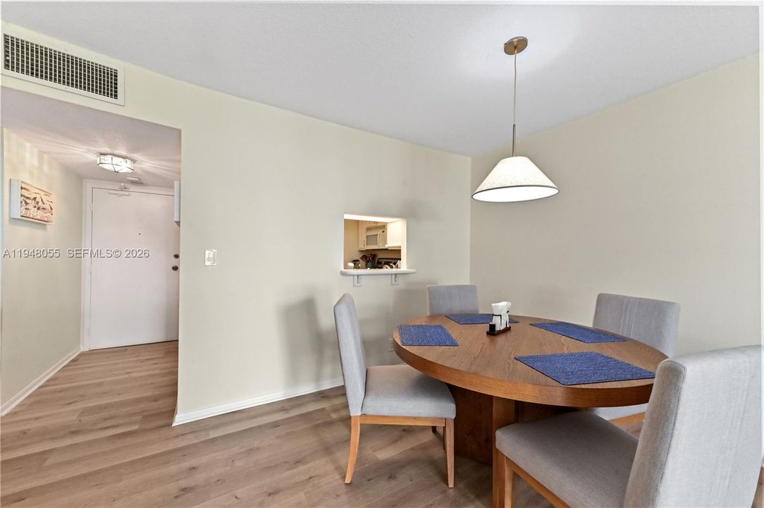 Recently Rented: $2,000 (2 beds, 2 baths, 983 Square Feet)