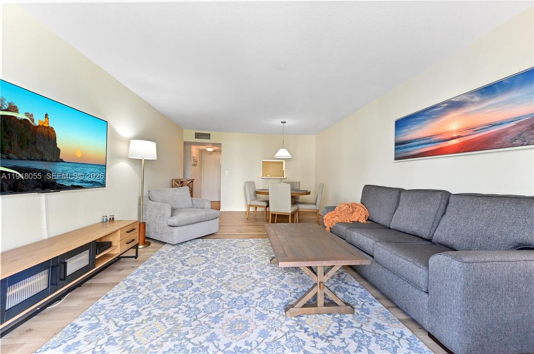 Recently Rented: $2,000 (2 beds, 2 baths, 983 Square Feet)