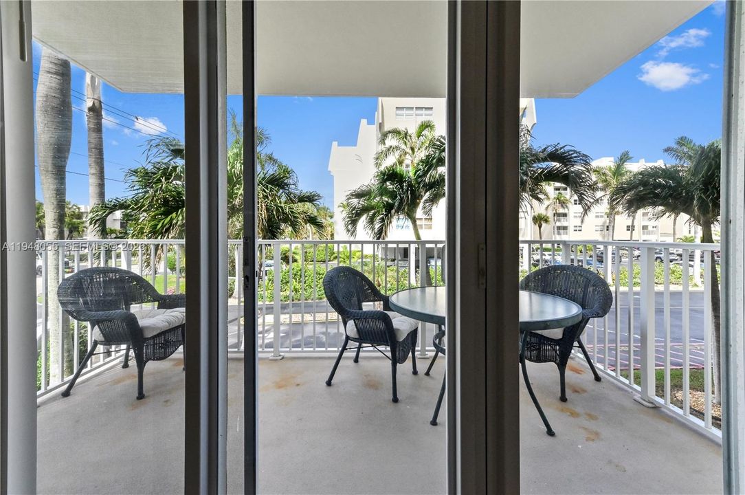 Recently Rented: $2,000 (2 beds, 2 baths, 983 Square Feet)