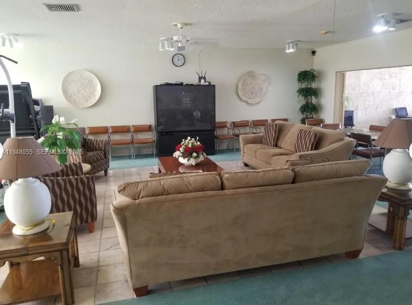 Recently Rented: $2,000 (2 beds, 2 baths, 983 Square Feet)