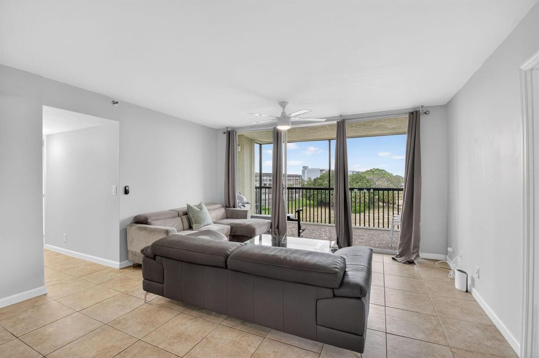 6-Living Room 2