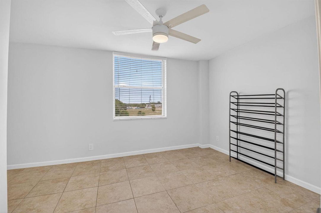 20 Bedroom 3 Entry