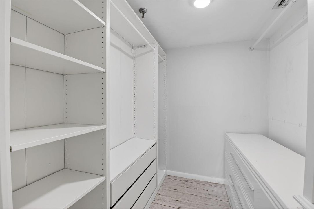 18 Primary Closet