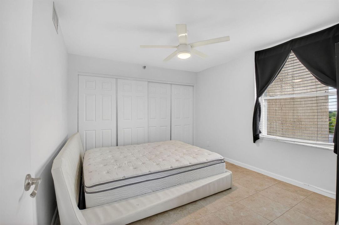 19 Bedroom 2 Entry