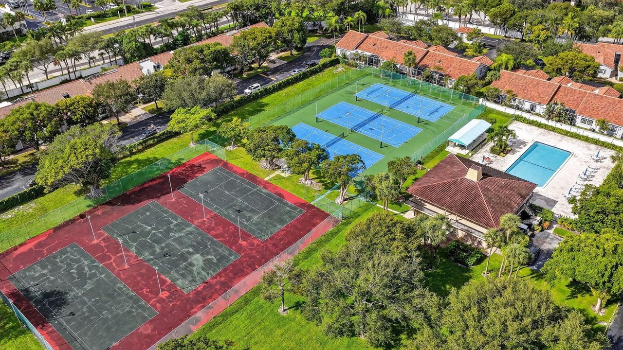 35 Tennis-Pool-Clubhouse 2