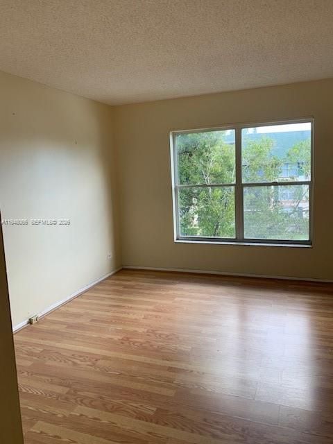 For Sale: $115,000 (1 beds, 1 baths, 800 Square Feet)