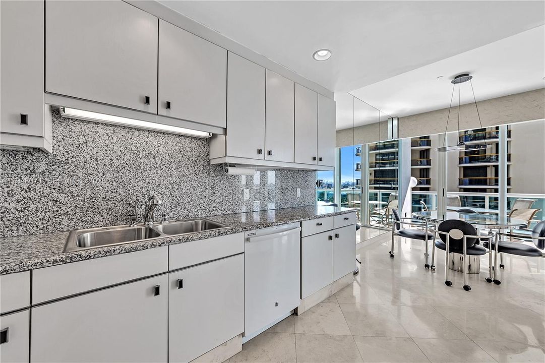 For Sale: $2,695,000 (2 beds, 3 baths, 2210 Square Feet)